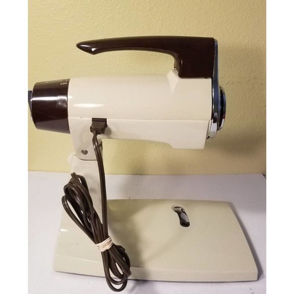 Vintage SUNBEAM DELUXE Mixmaster Mixer 12 Speed 1-7A Dough Hooks and Glass Bowls - Picture 5 of 12